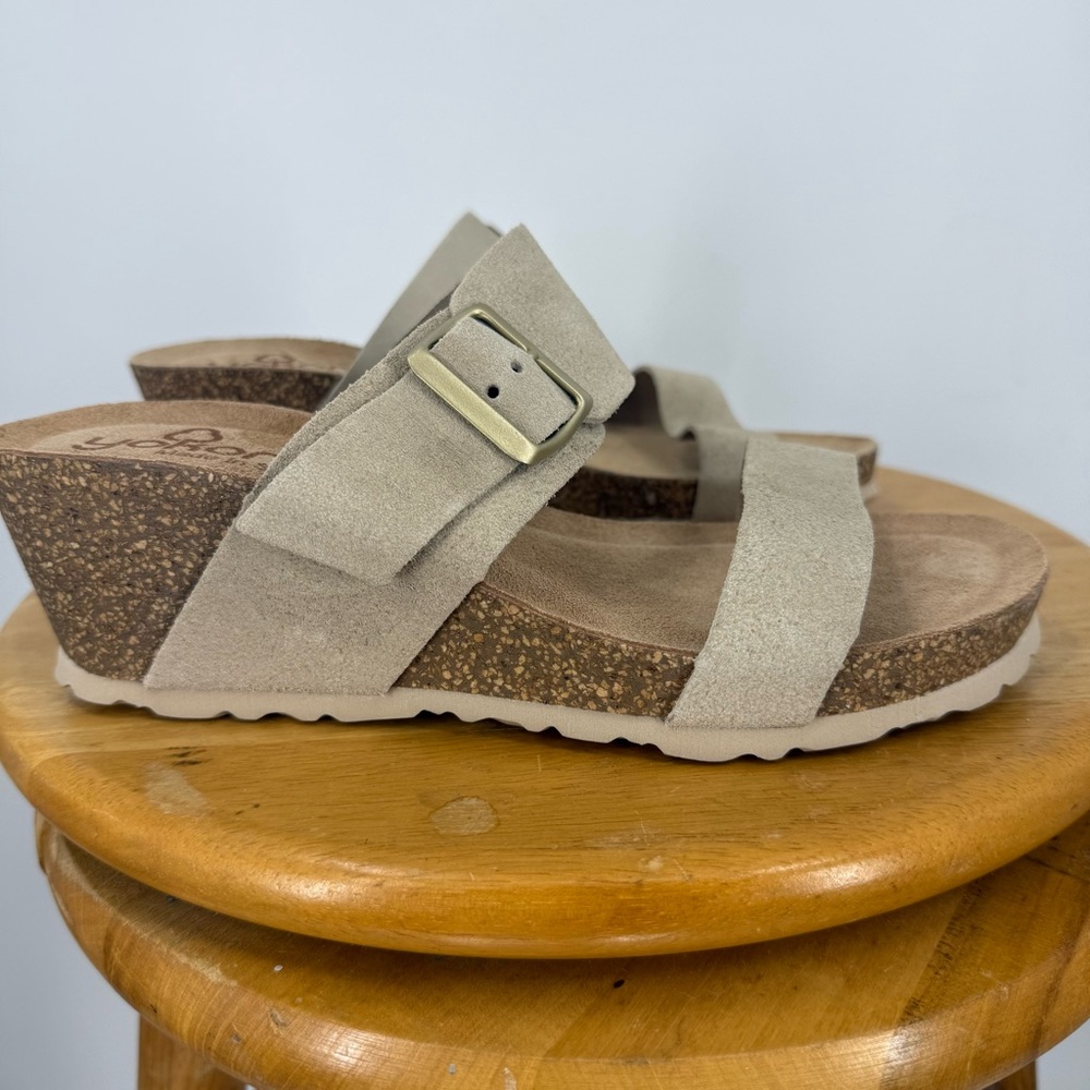Yokono Women’s 8 Beige Brown Suede Cork Wedge Buckles Sandals Shoes 8